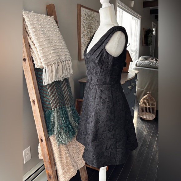 Kate Spade New York "Dashing Beauty" Metallic Jacquard Dress - Picture 16 of 17